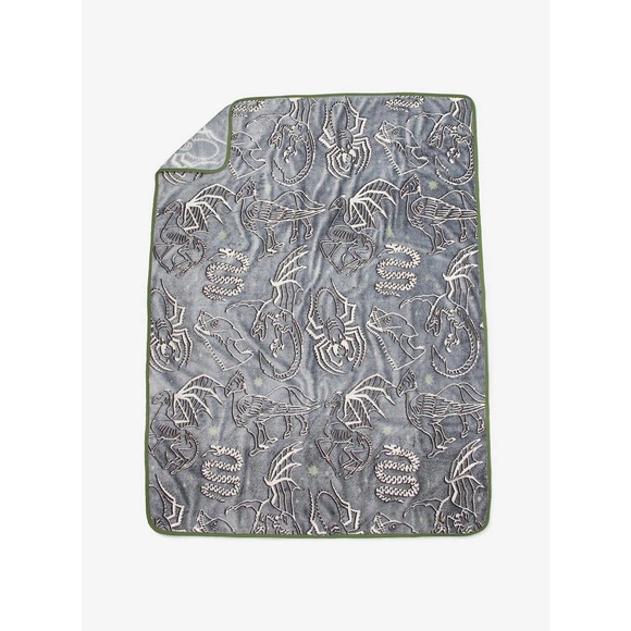 Harry Potter Monster Book Magical Creatures Glow In The Dark Throw Blanket NEW - Picture 2 of 16